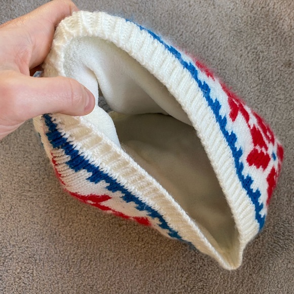 Cozy Knit Patterned Scarf - Red and Blue - Picture 2 of 2